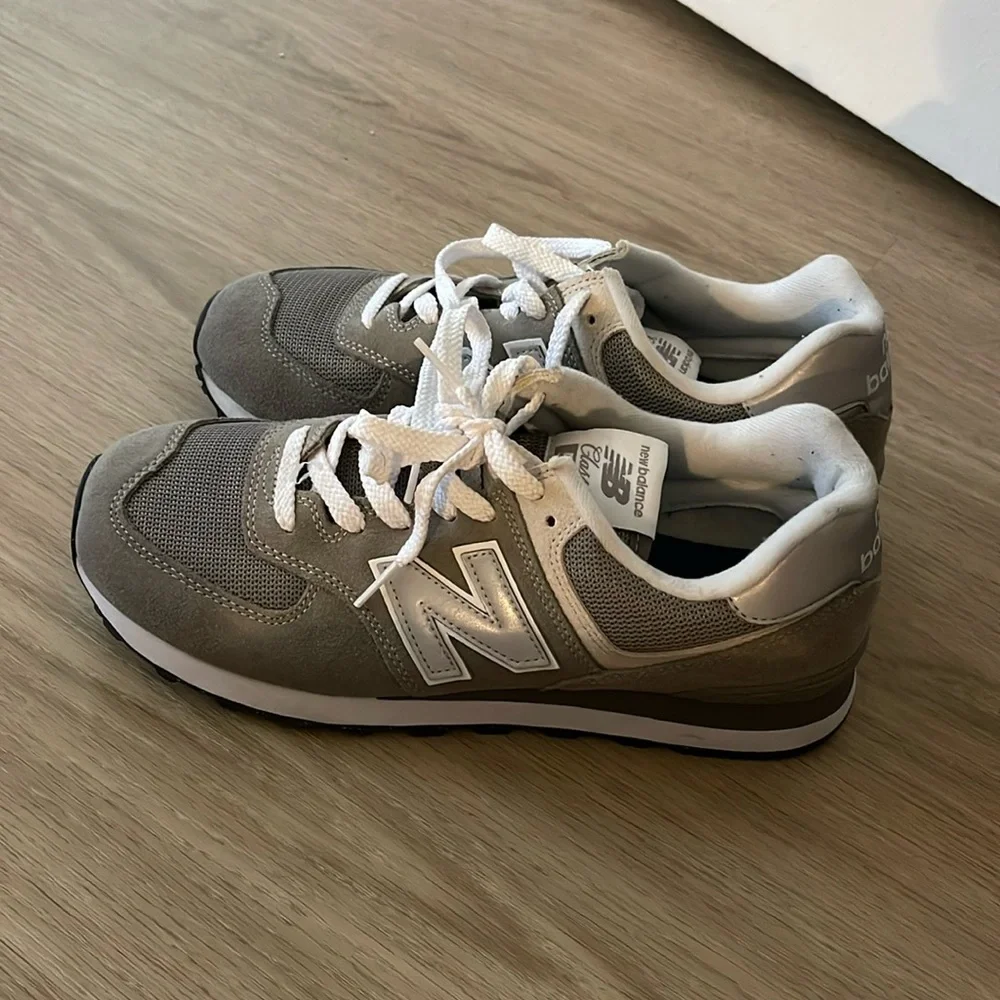 New Balance Classic 574 - Picture 1 of 4